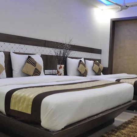 Hotel Stay Well Dx Ню Делхи Екстериор снимка