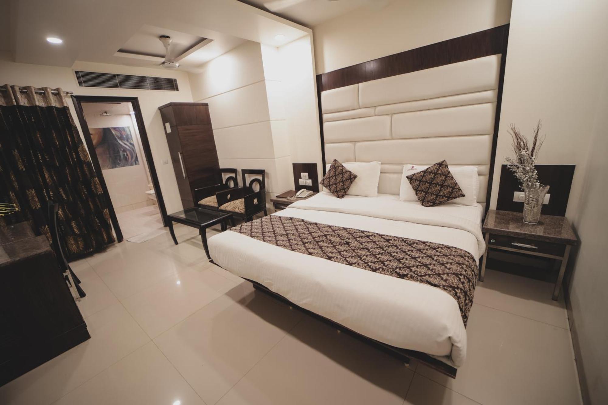 Hotel Stay Well Dx Ню Делхи Екстериор снимка