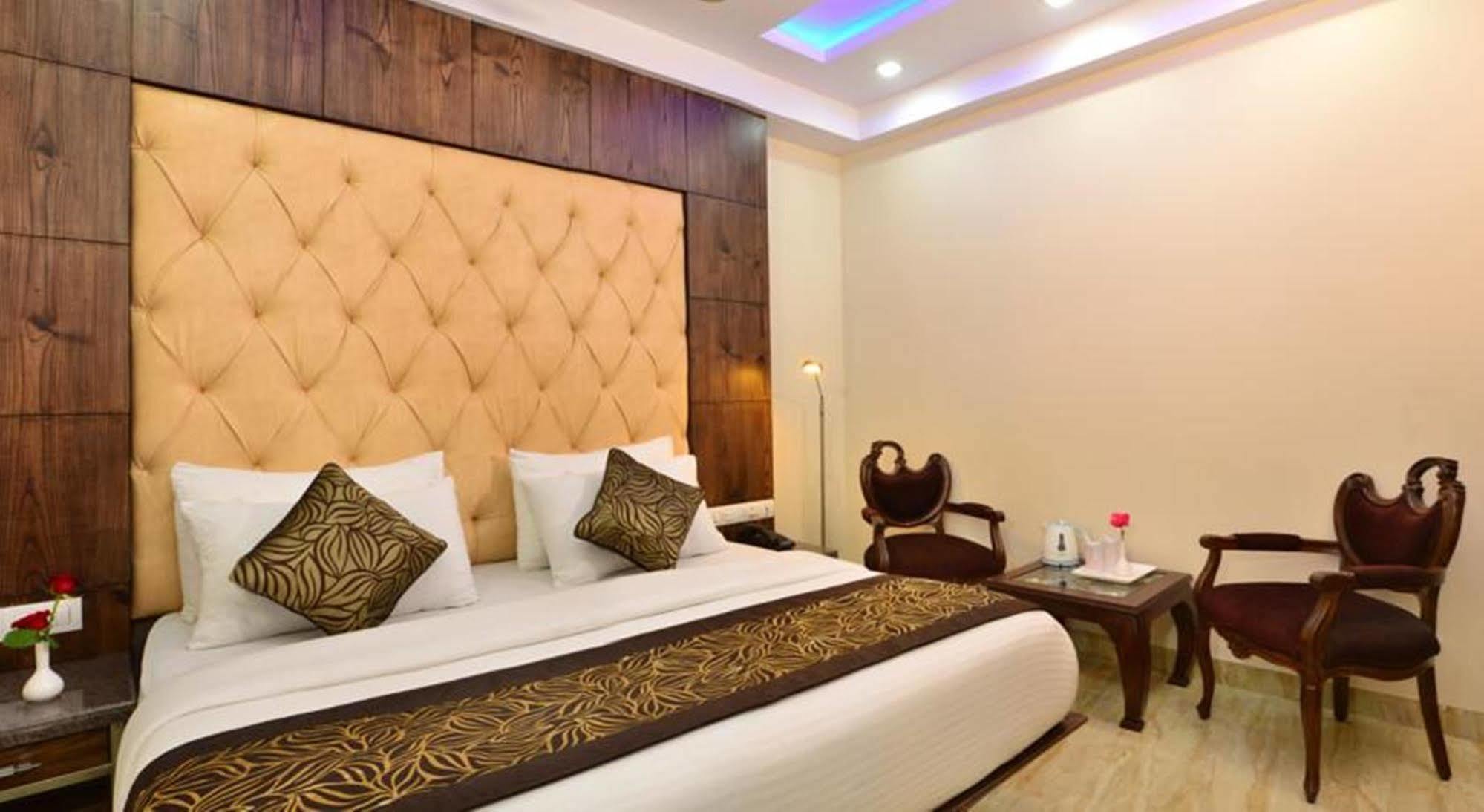 Hotel Stay Well Dx Ню Делхи Екстериор снимка