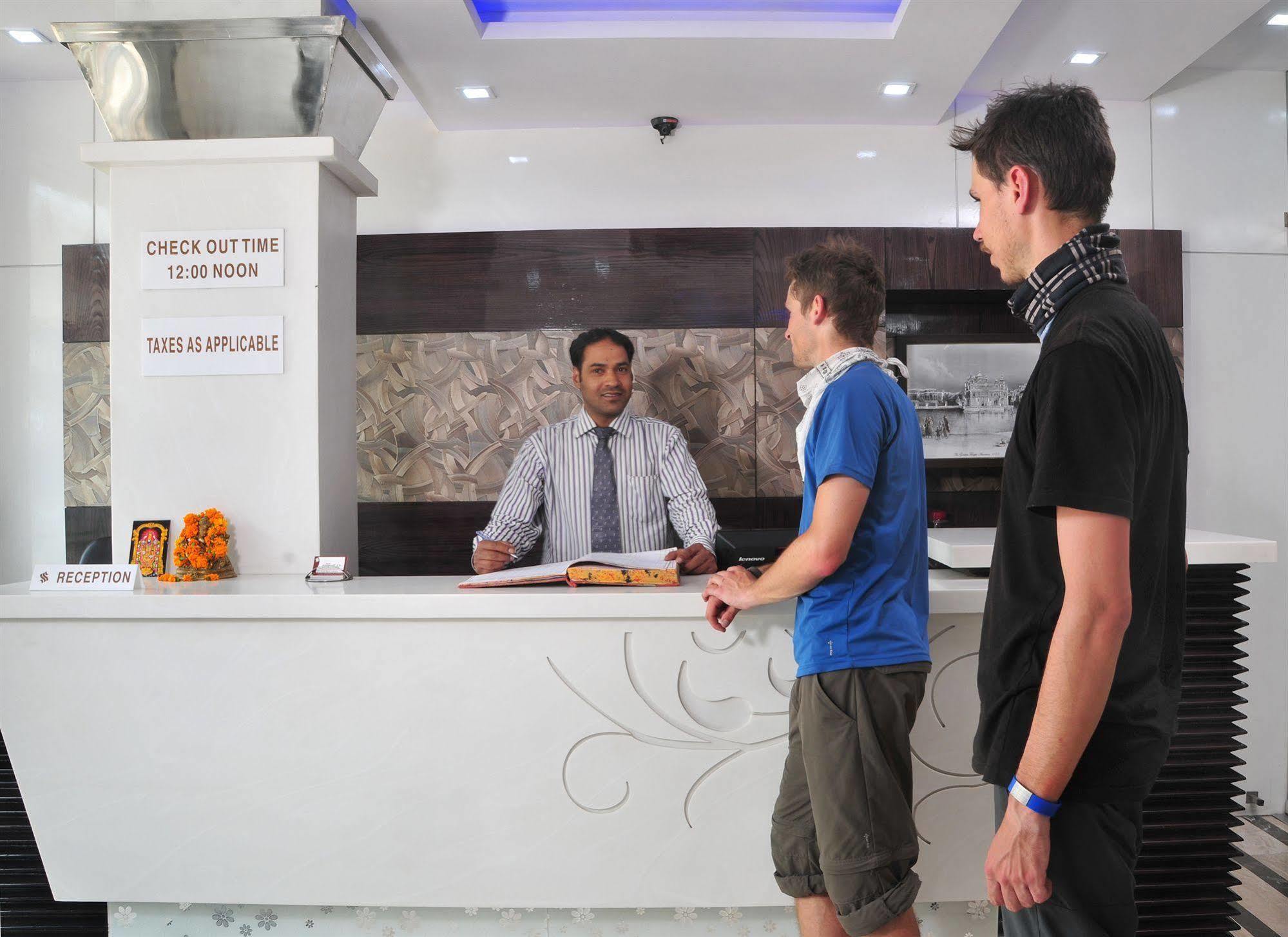 Hotel Stay Well Dx Ню Делхи Екстериор снимка