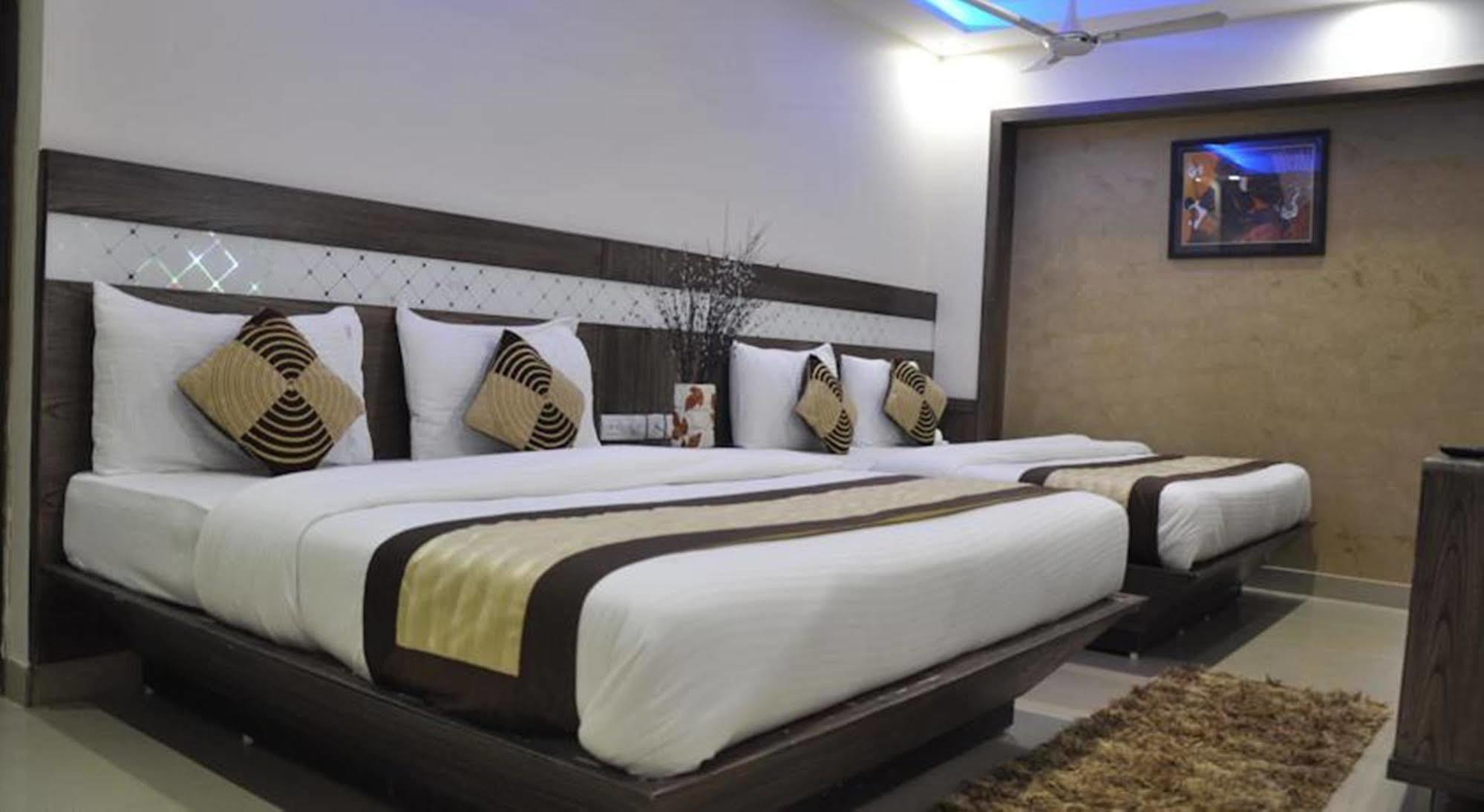 Hotel Stay Well Dx Ню Делхи Екстериор снимка